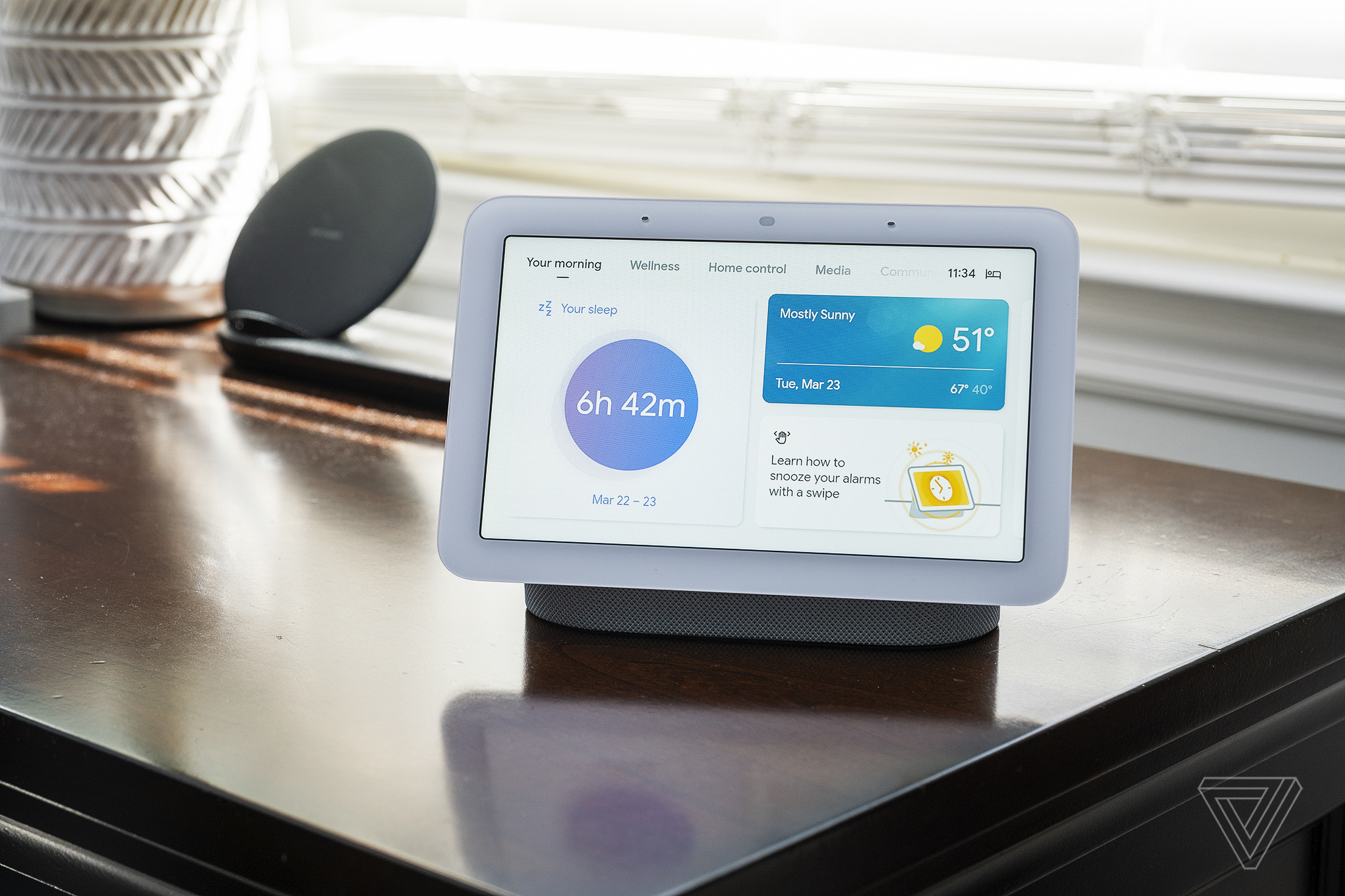 صورة لمركز Google Nest.