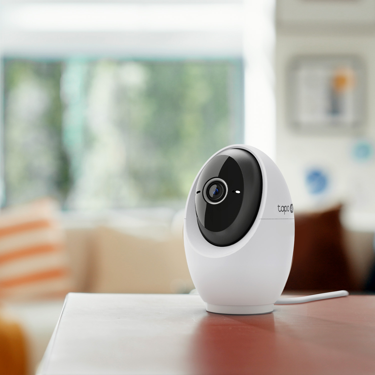 taporoomcam360 عبارة عن كاميرا داخلية ذات إمكانية الإمالة ، وتسجيل 24/7 ما يصل إلى 4K ، ومصراع للخصوصية.